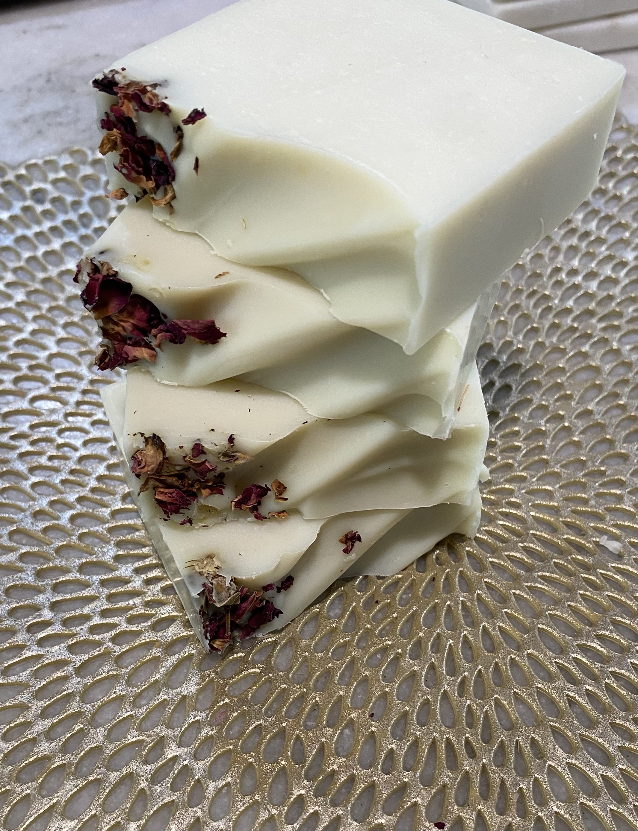 Kaolin Clay with Rose Petals Vegan Soap real product photo